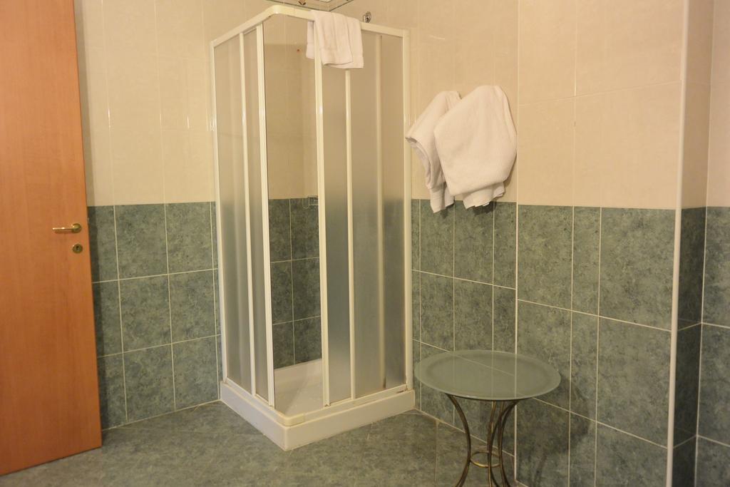 Hotel Ristorante Italia Certosa di Pavia Room photo